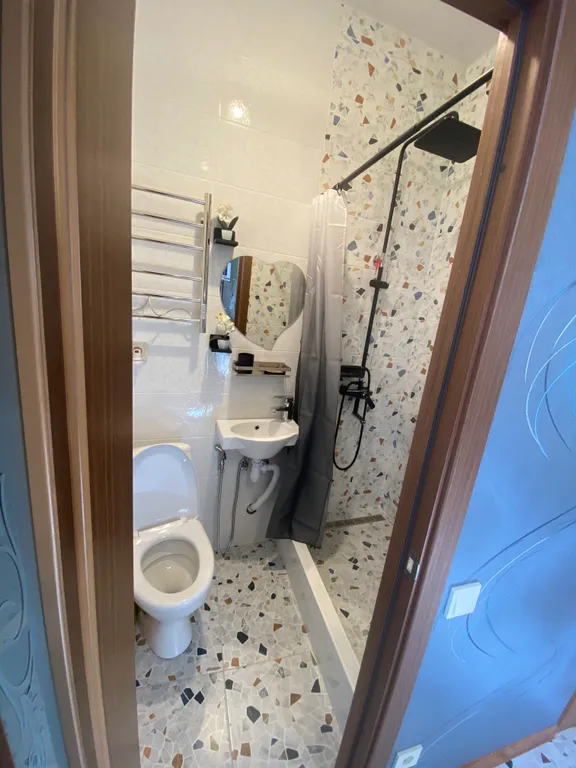 Уникальная квартира с интересным ремонтом и настоящим камином