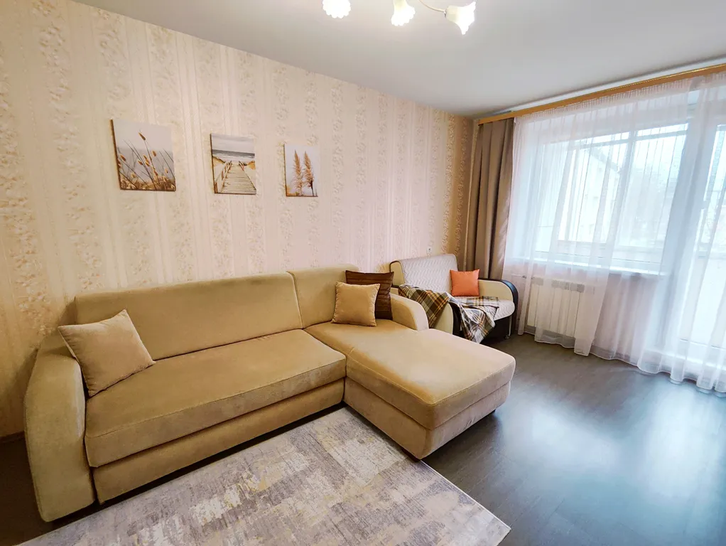 Большая 2-комнатная квартира с большой кухней, рядом озеро