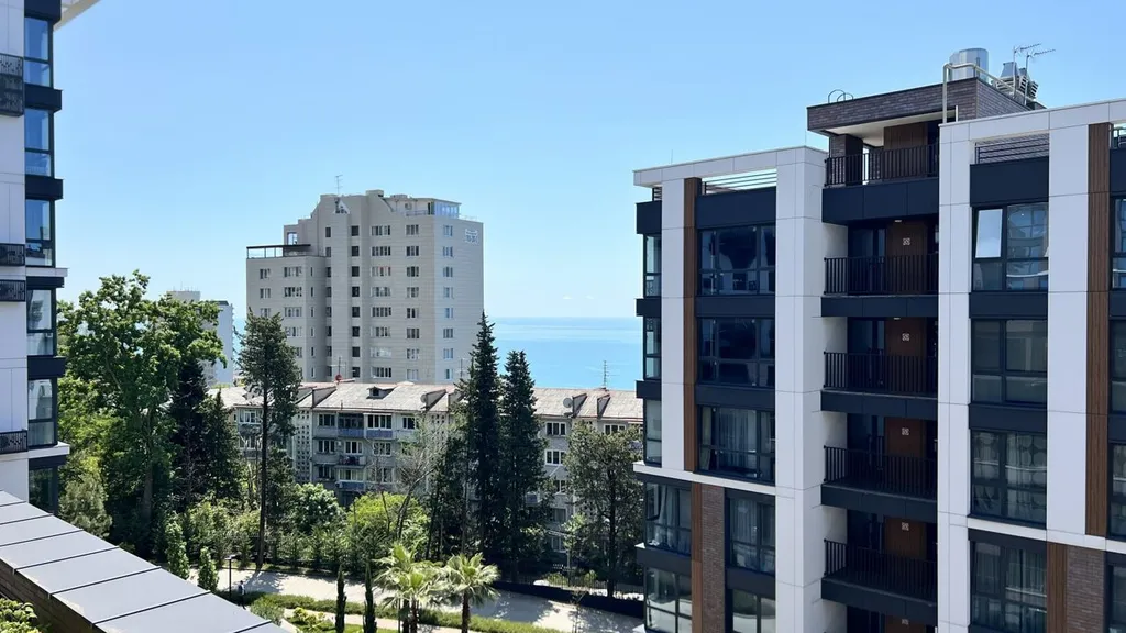 Квартира с бaлконoм и видом на моpе