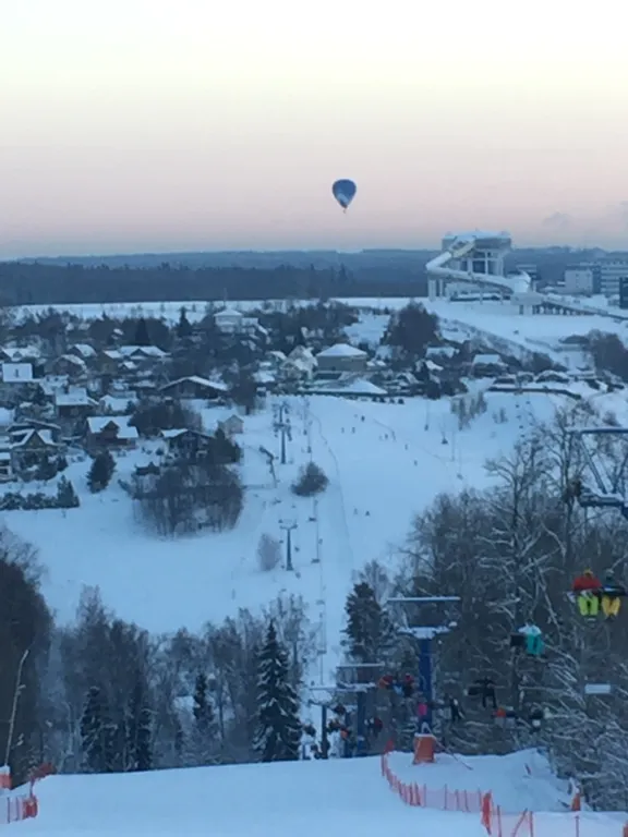 Коттедж с баней и джакузи рядом с горками