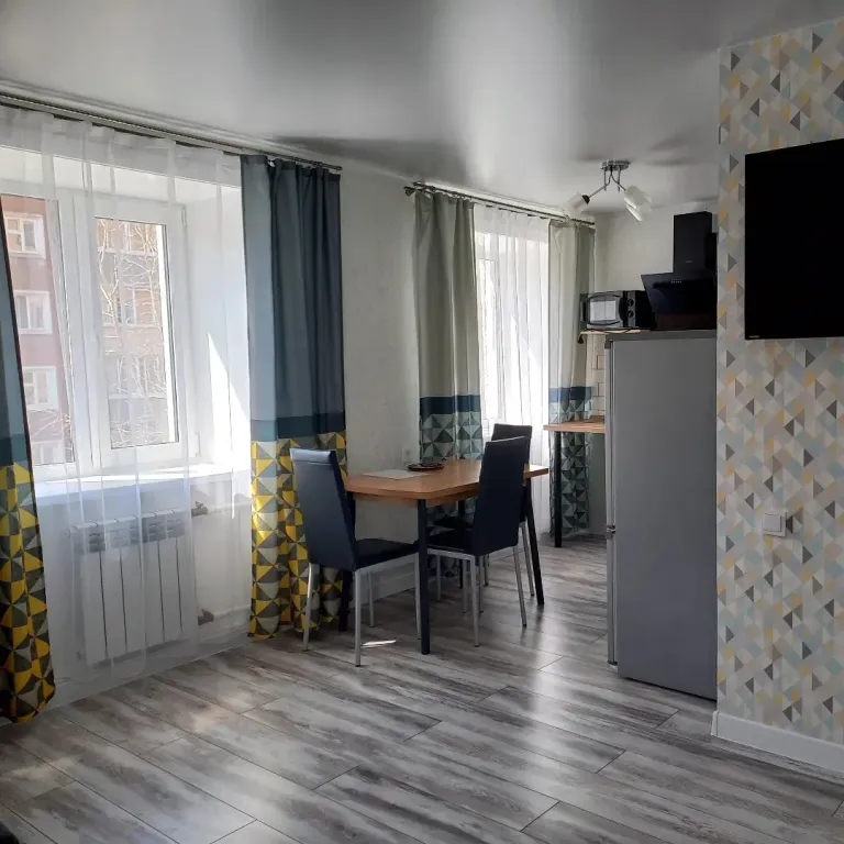 Ухоженная уютная квартира рядом с ж/д вокзалом — аренда посуточно в Улан-Удэ