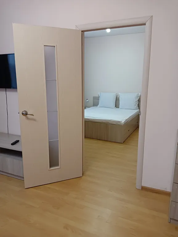 Квартира с видом из окна на покровскую башню и реку великую