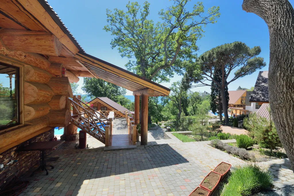 Дом - сруб с видом на море