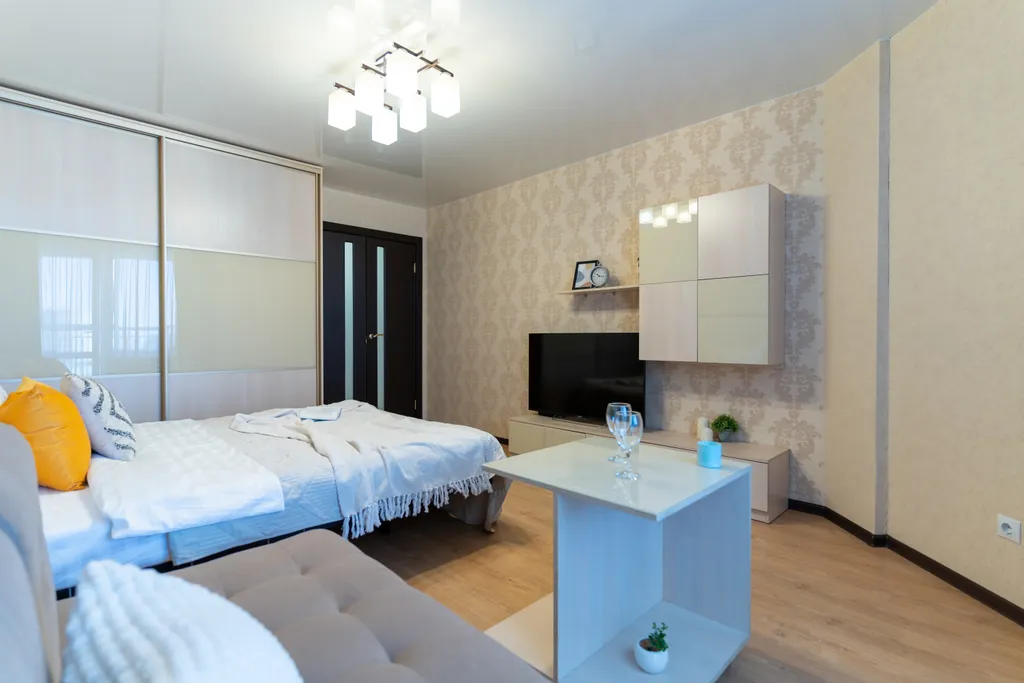 Двушка с подсветкой в спальне и панорамным балконом