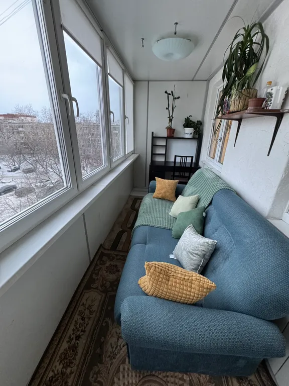 В тихом дворике с утепленной лоджией