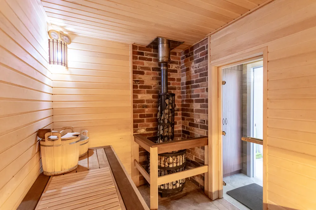 Дом для отдыха с бассейном и банным комплексом