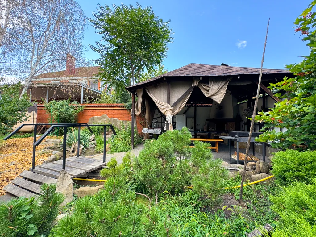 Дом с бассейном у парка Галицкого