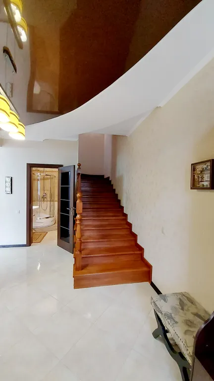 Коттедж Отдельный двухэтажный дом с уютным двором — Геленджик