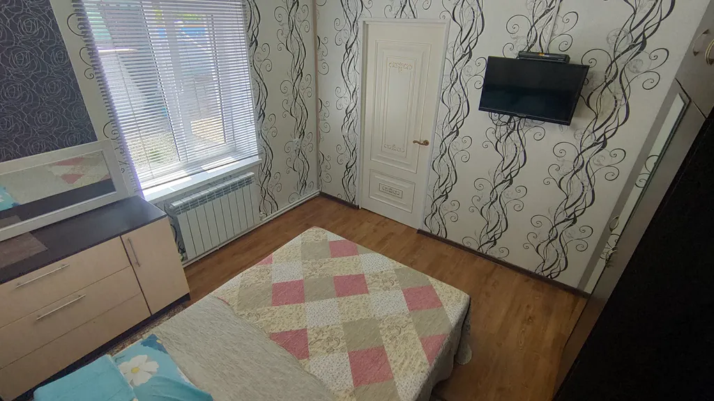 Коттедж Семейный домик с отдельным входом — Кучугуры