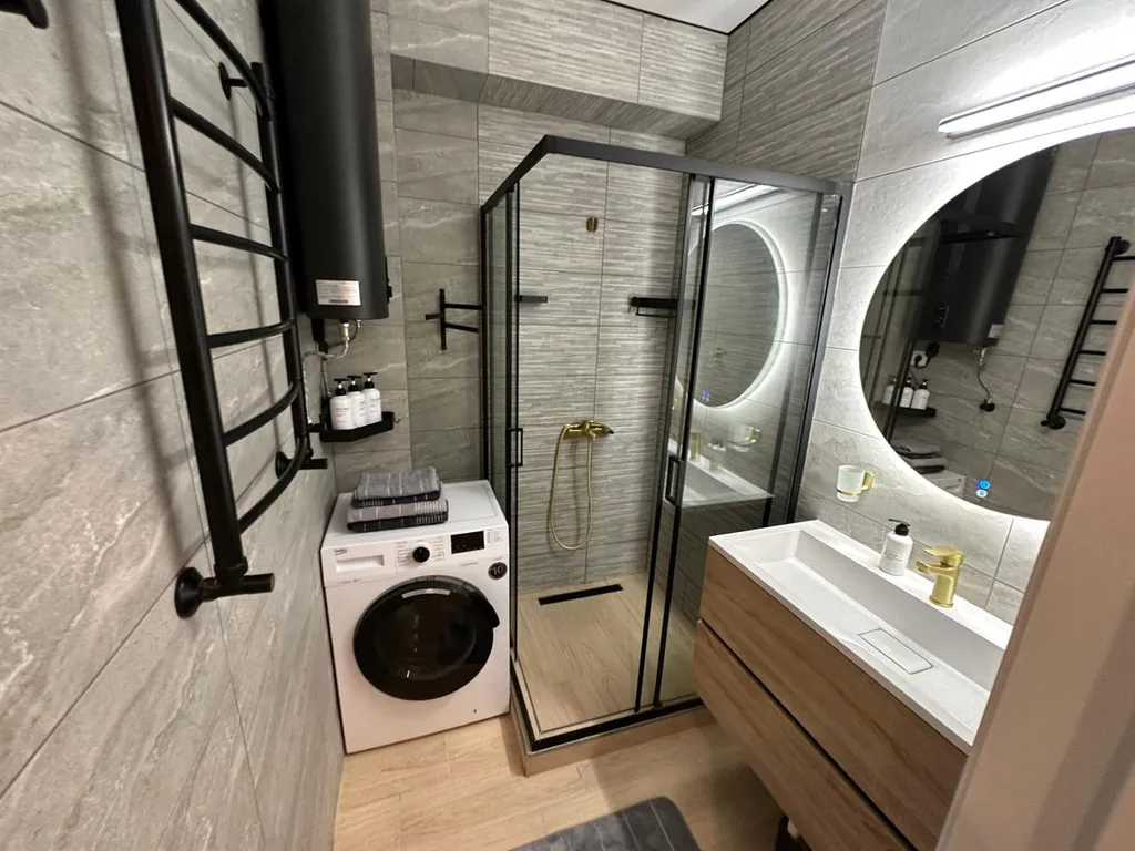 Просторная квартира с новым ремонтом для семьи в центре