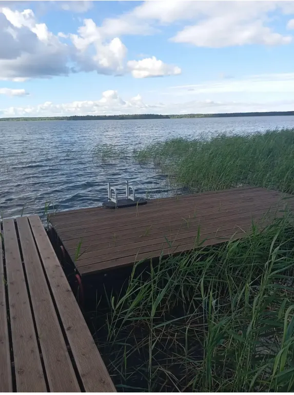 Уютный дом у озера