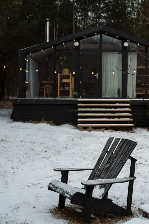 Уютный домик в лесу с горячим чаном