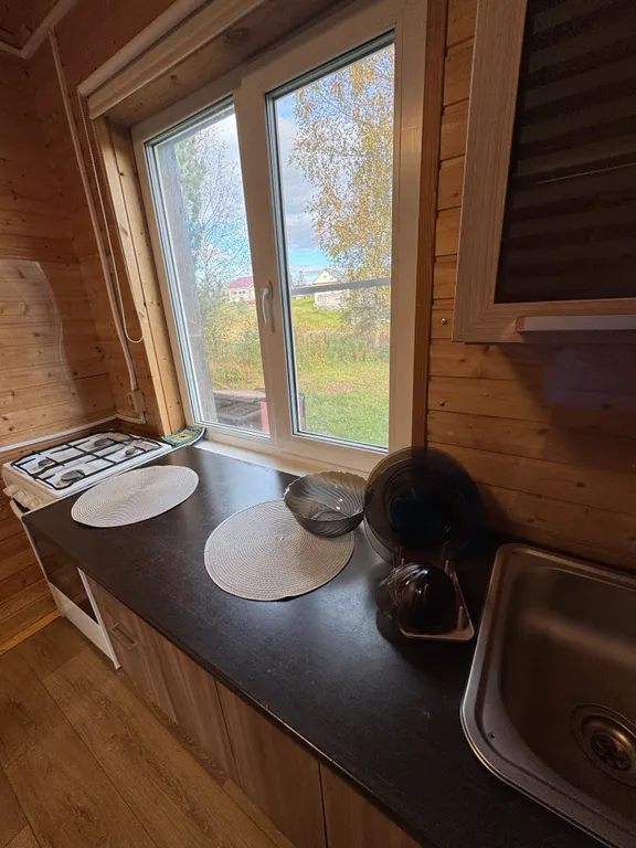 Домик прямо на берегу реки в Карелии