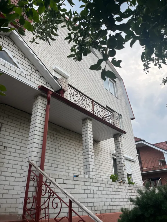 Уютный дом с бассейном, сауной и камином