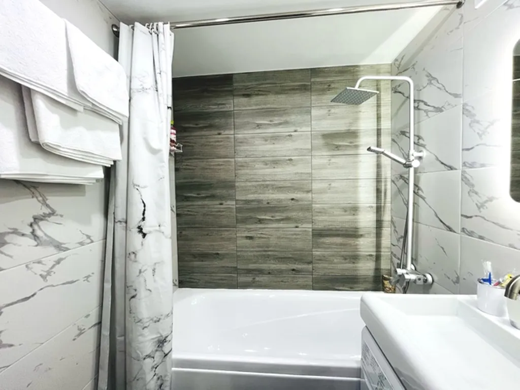 Новая квартира-студия около ТРК Алмаз