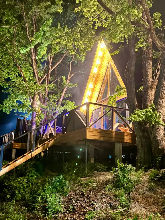 Дом с видом на лес рядом с горной рекой