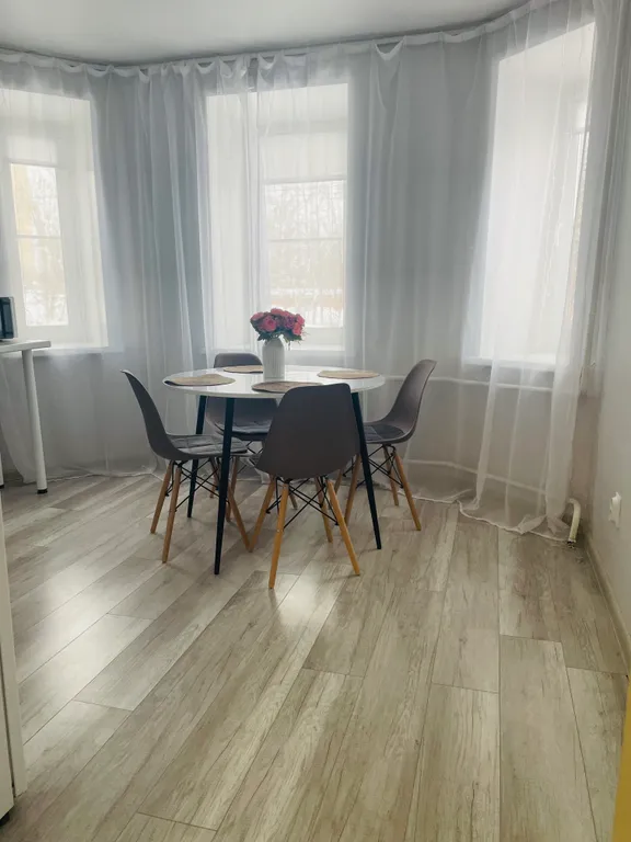 Просторная квартира с кухней-эркер