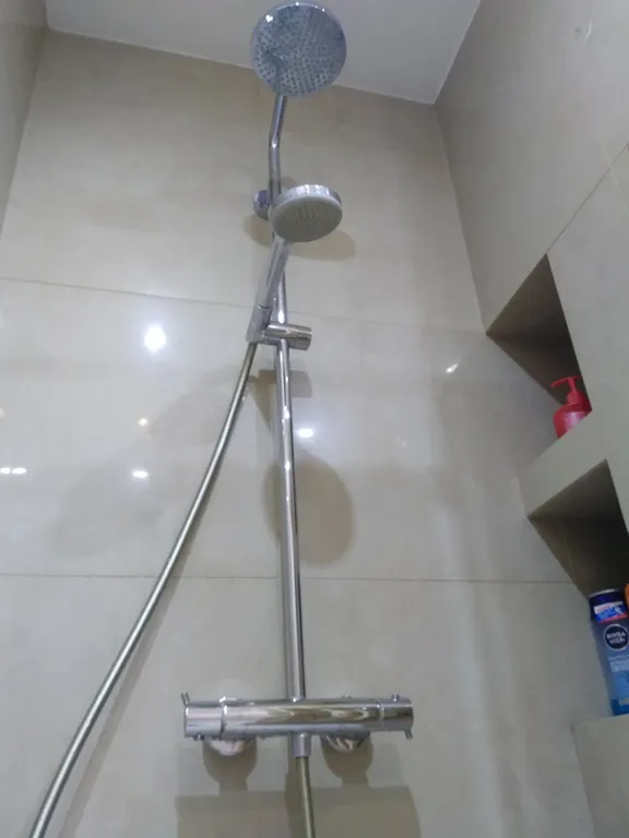 Квартира с массажным креслом и аквариумом