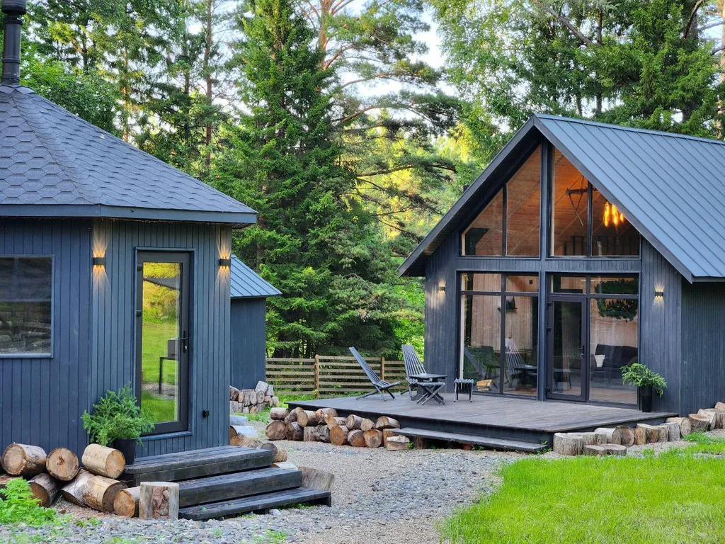 Дом в лесу с панорамным видом