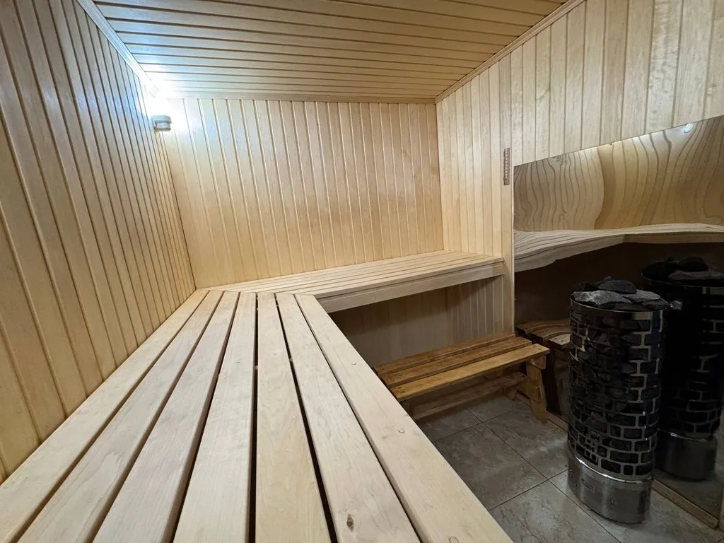 Дом с бассейном