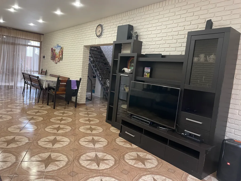 Уютный и просторный коттедж в центре поселка