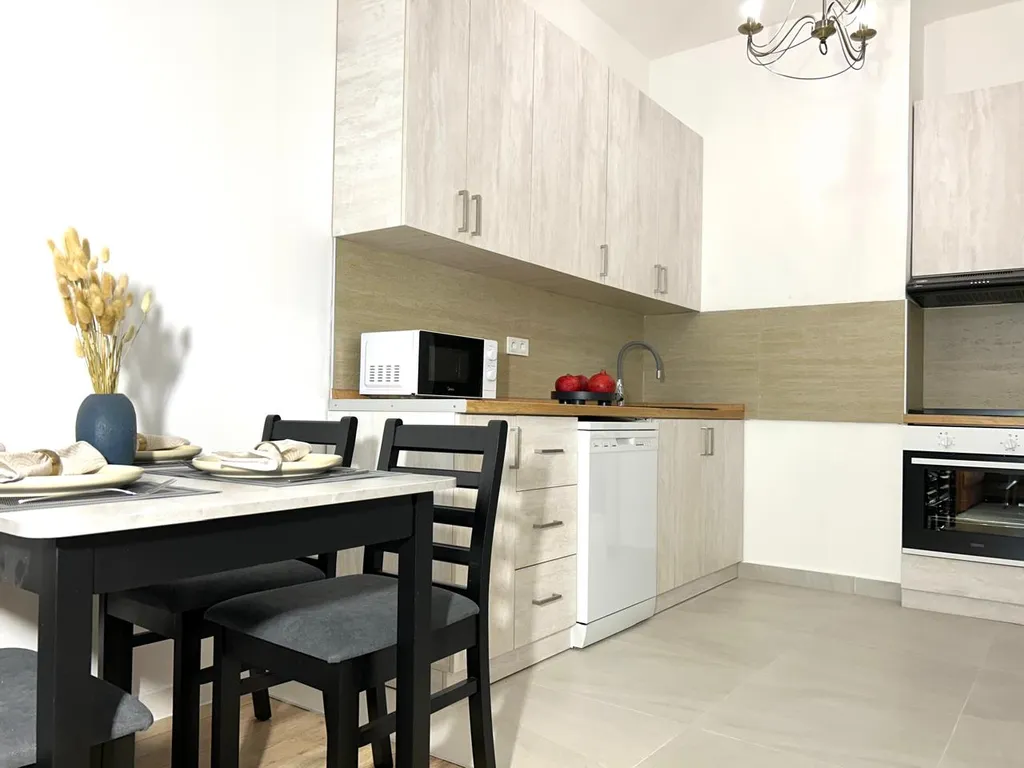 Атмосферная евродвушка, сияние в центре города