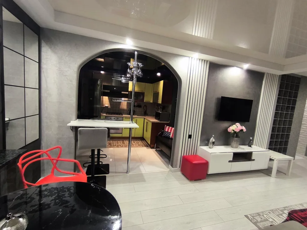 Premium студия в центре с большой ванной,отдельной спальней,парковка.