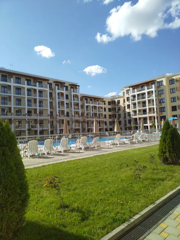 Студия комфорт с видом на горы и бассейнами во дворе