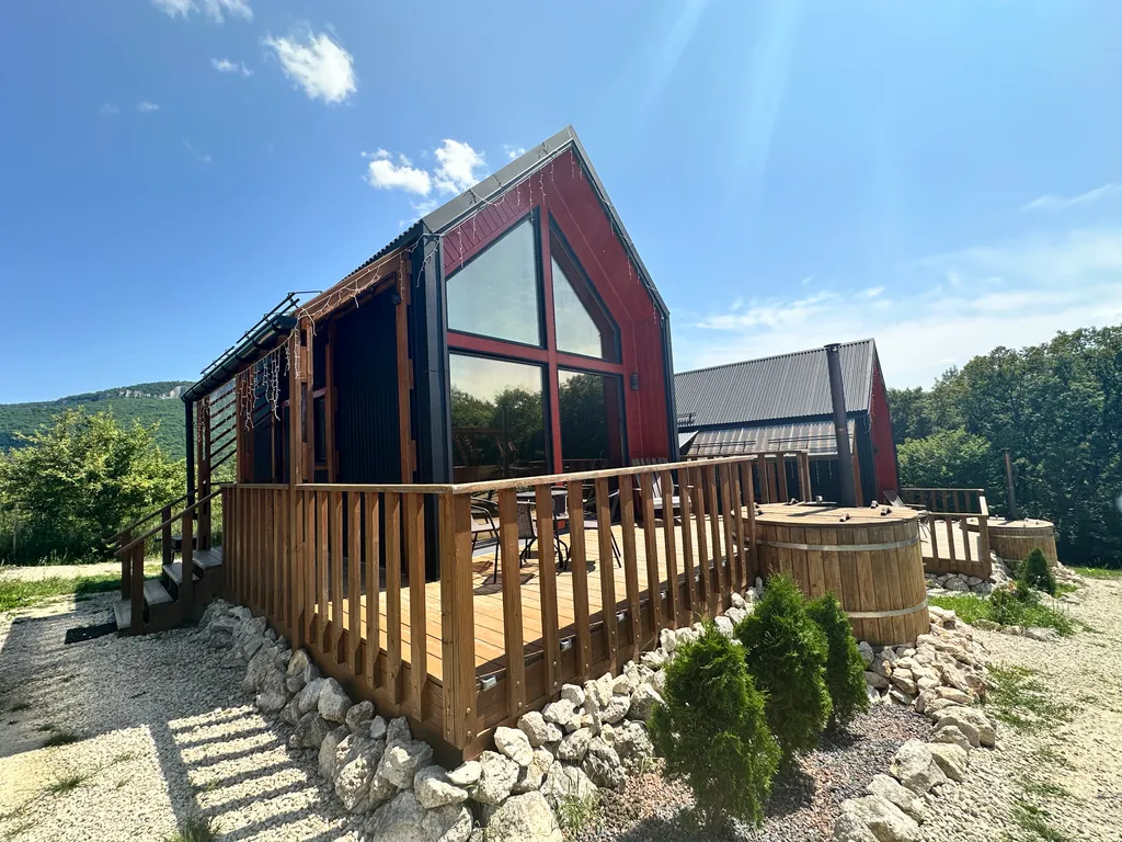 Барнхаус Black