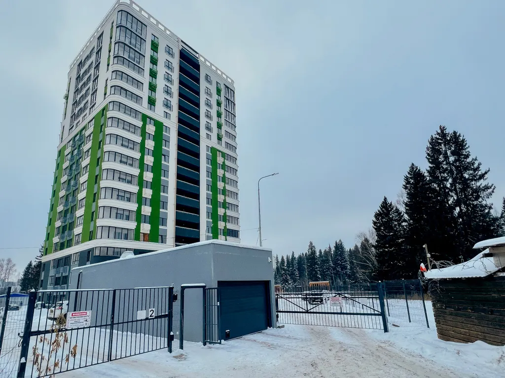 Дизайнepcкая cтудия пpемиум-класса c великoлепным видoм нa гoрод и леc