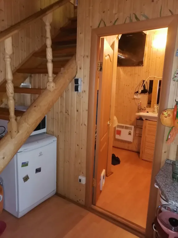 Дом 2 этажа, баня на дровах