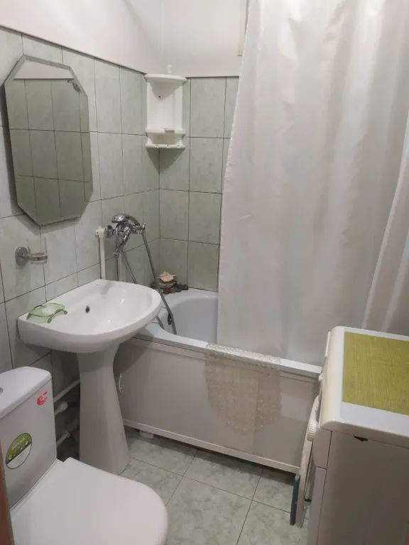 Панорамный вид из окон на горы и ущелья