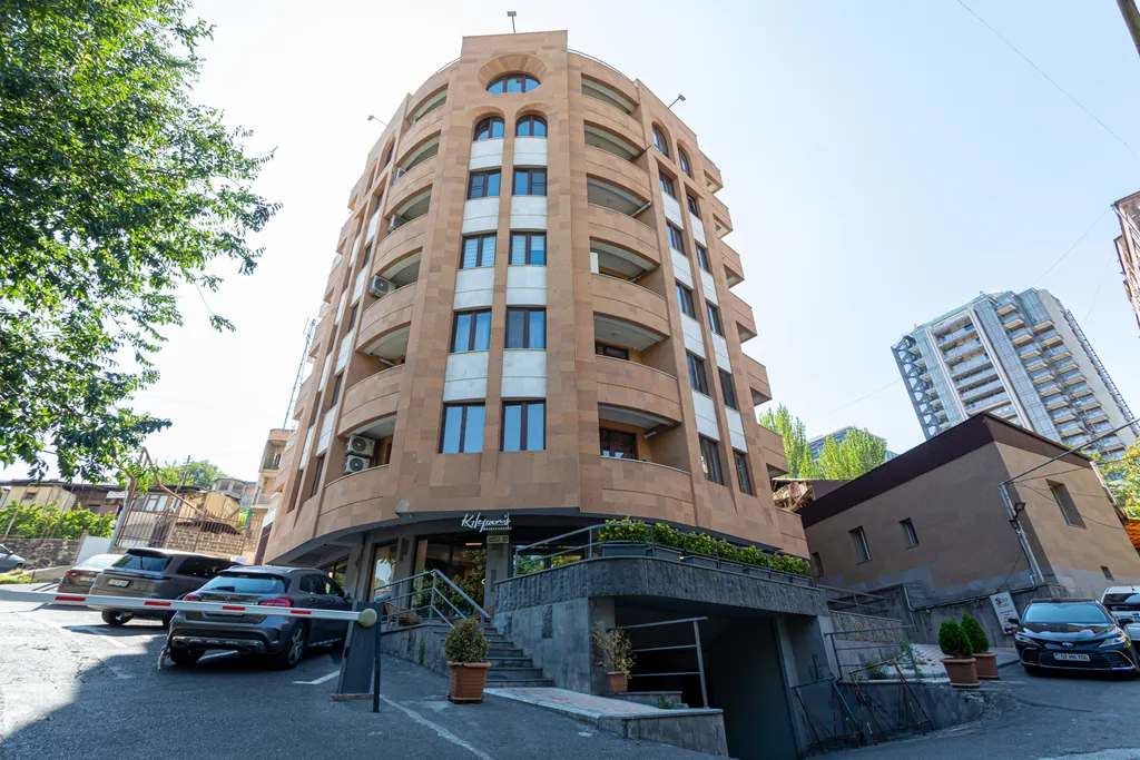 Маленькая квартира в новостройке в центре города