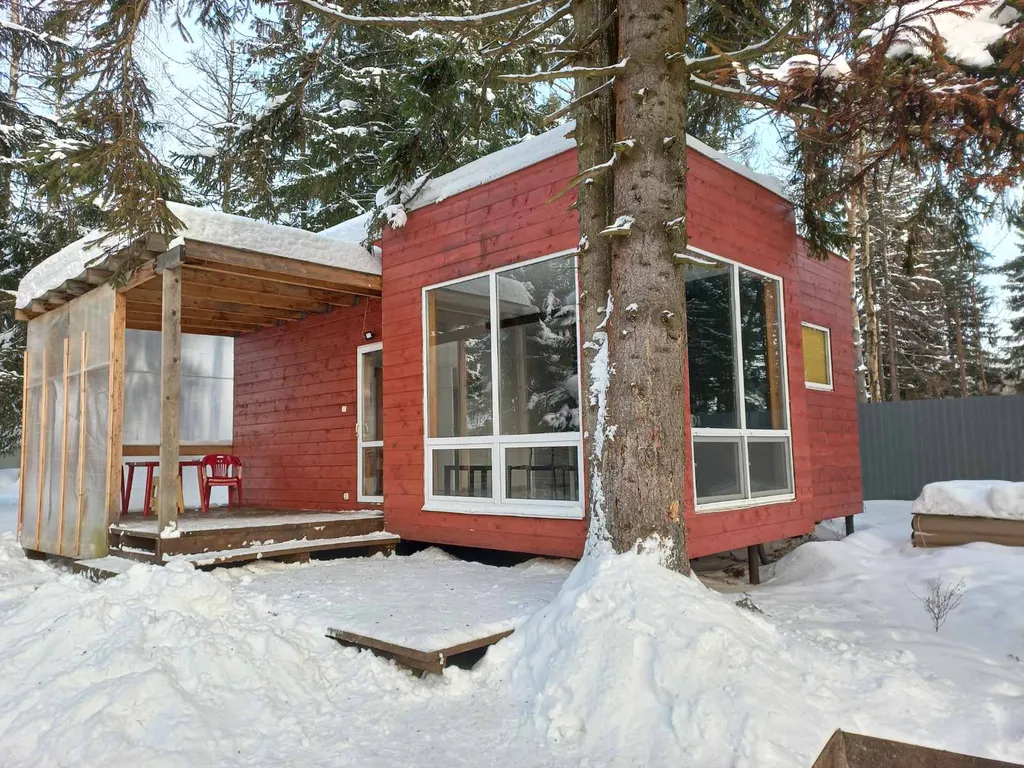 Домик на берегу реки Шексна