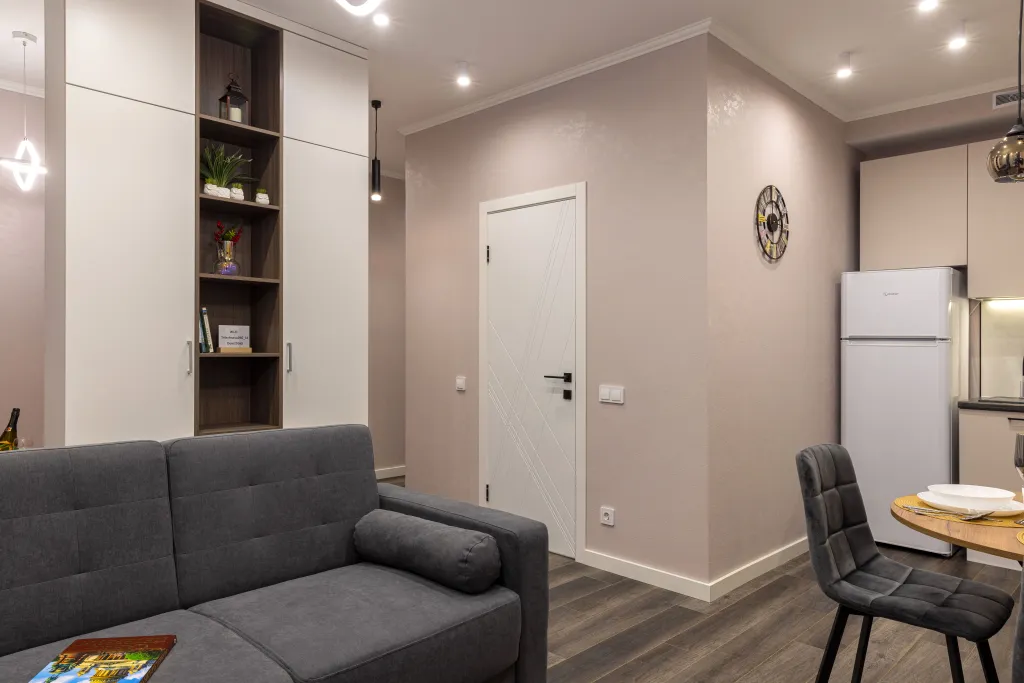 Новая дизайнерская студия на 3 окна Feel At Home у Невского проспекта