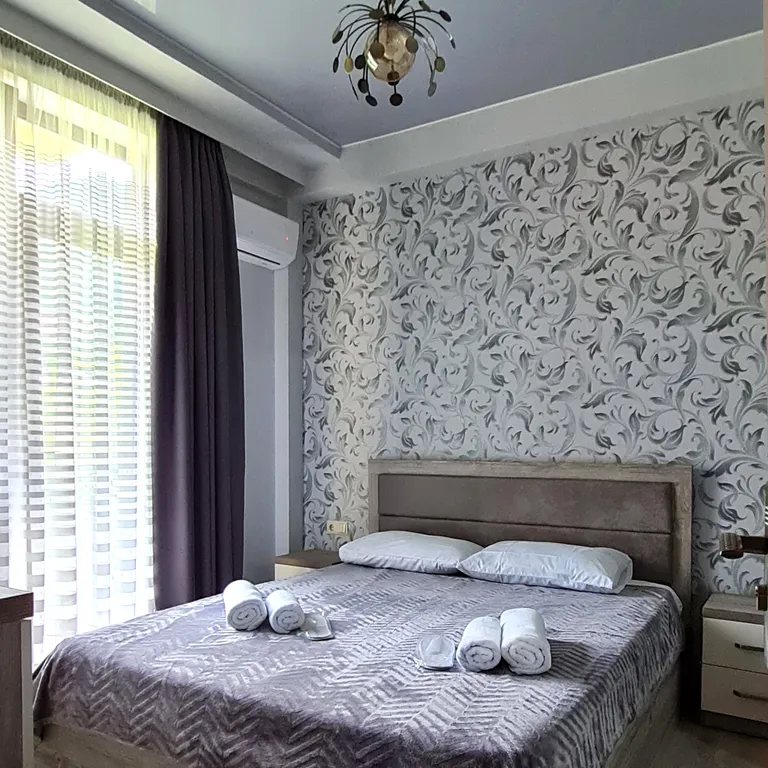 Студия у моря с балконом и видом на горы