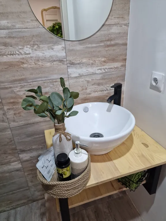 Квартира Квартира Зеленая студия с мини кухней, тихий центр — Геленджик