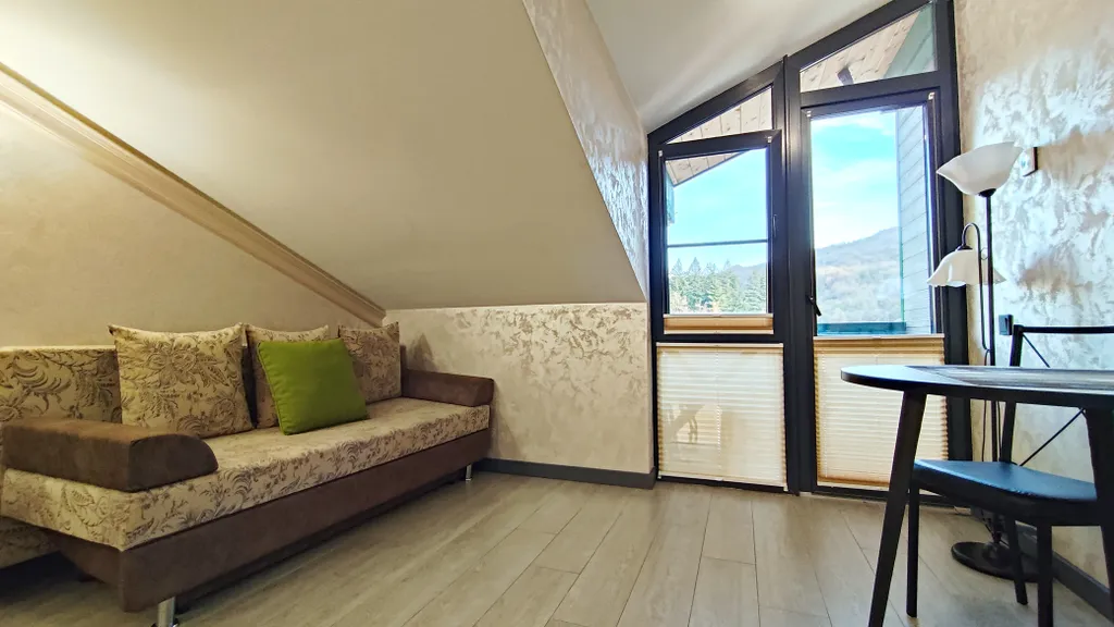 Уютная студия с балконом и красивым видом на горы