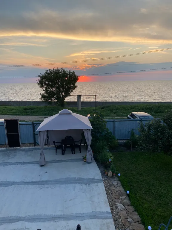 Комната на берегу моря