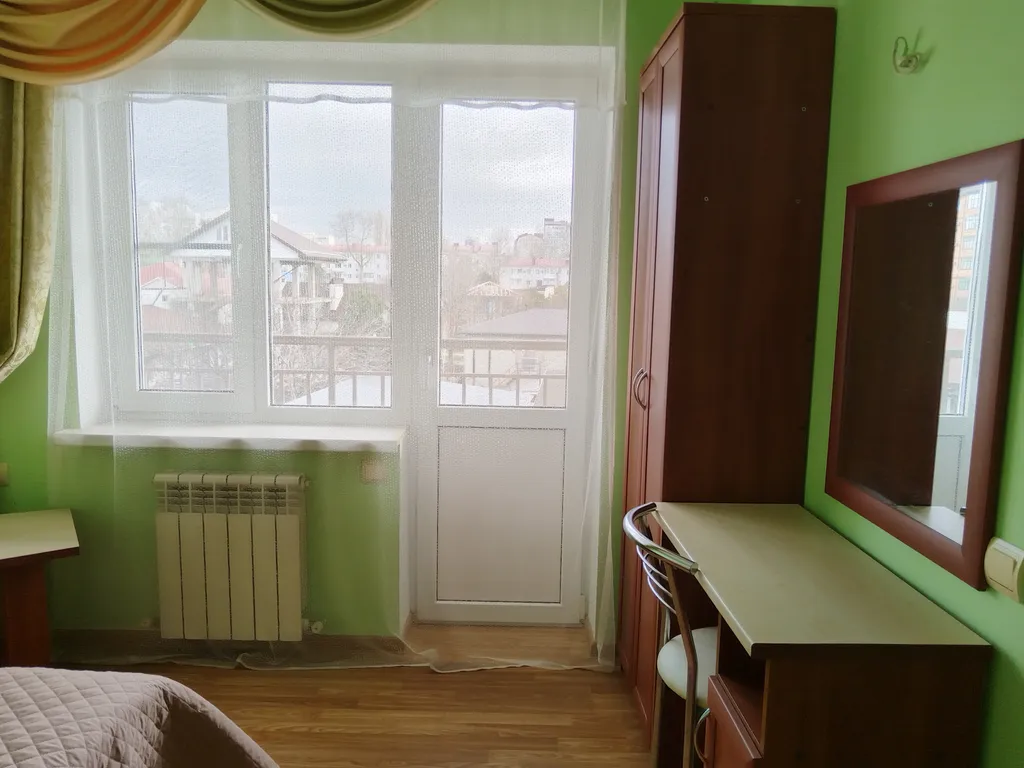 5ти местный двухкомнатный номер с балконом в гостевом доме с бассейном