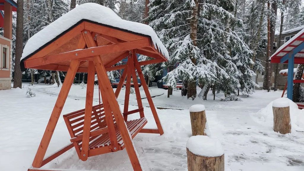 Барнхаус в лесу с розовой гостиной