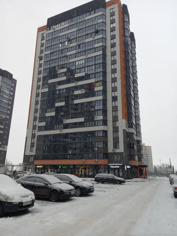 Уютная студия, с видом на детскую площадку
