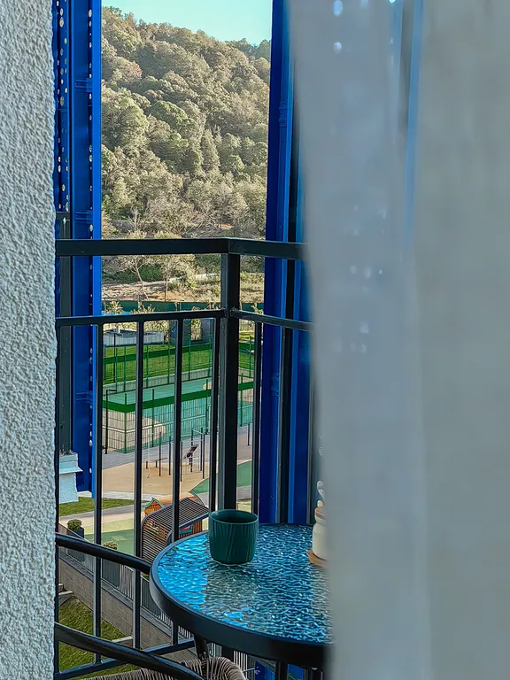 Уютные апартаменты с видом на лес и набережной у дома