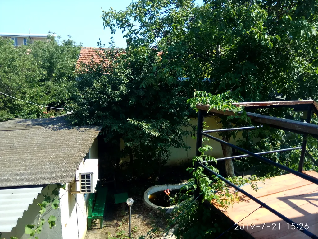 Просторная комната с кондиционером в частном доме