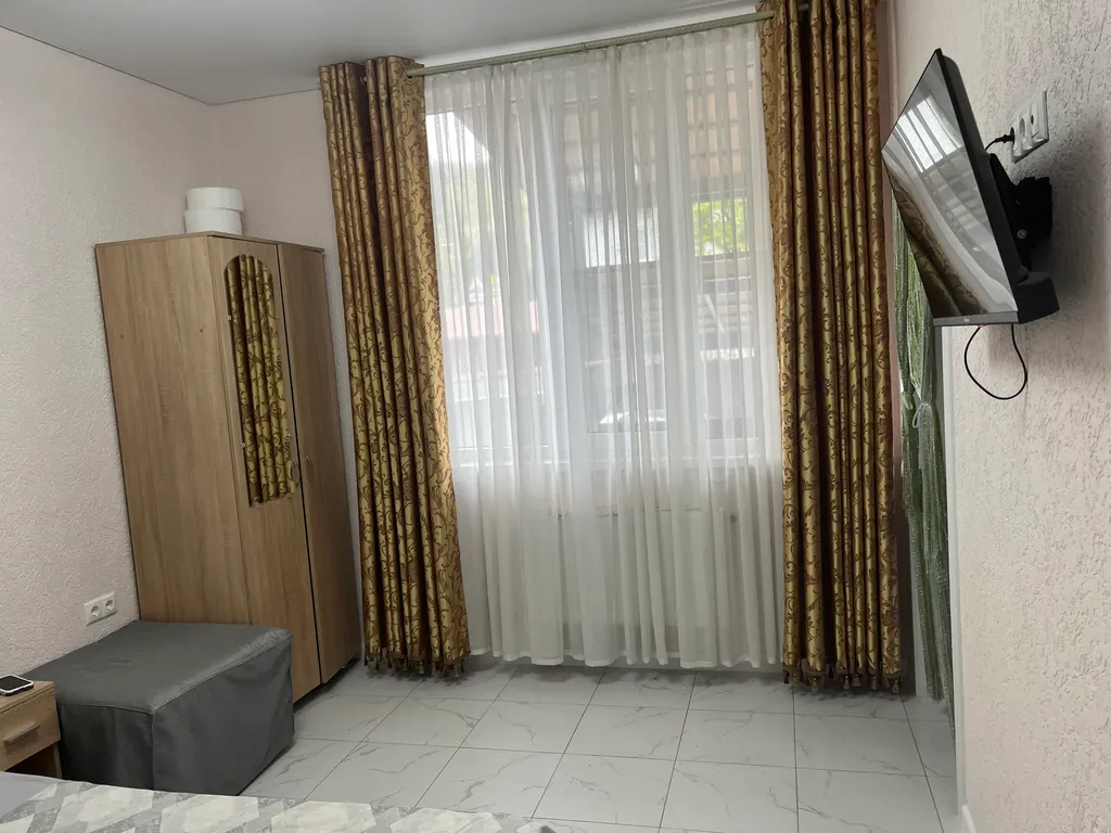 Уютные комнаты в современном хайтеке