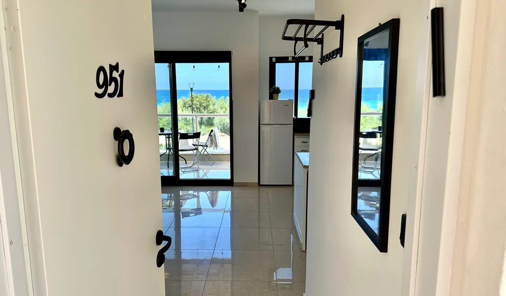 GW951 Квартира с балконом с видом на море (Gugel Waves Nahariya)