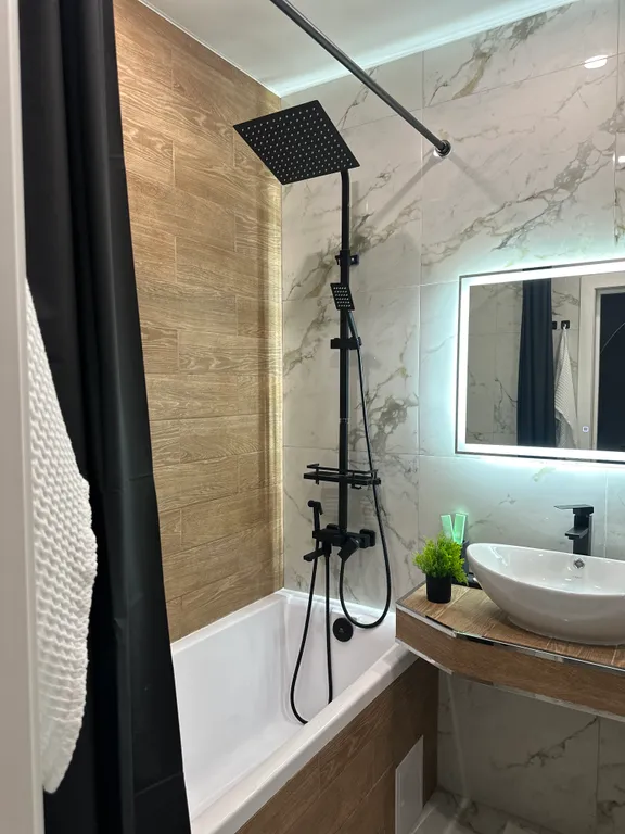 Комфортные апартаменты с видом на Дубовую рощу