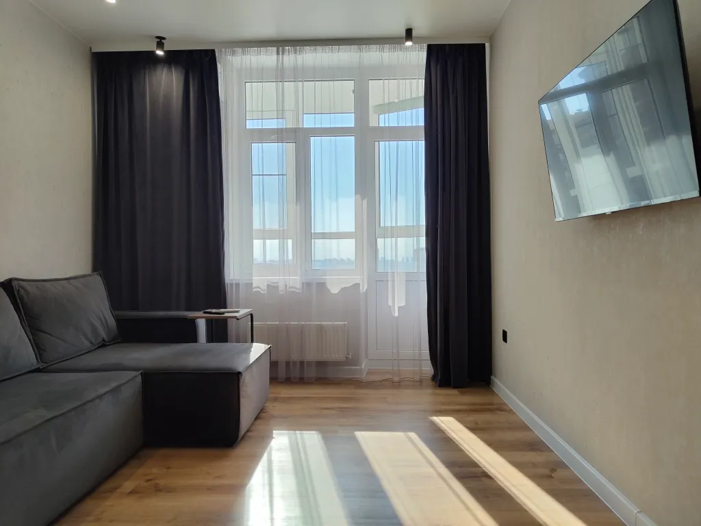 Стильная двухкомнатная квартира рядом с Экспоград-Юг