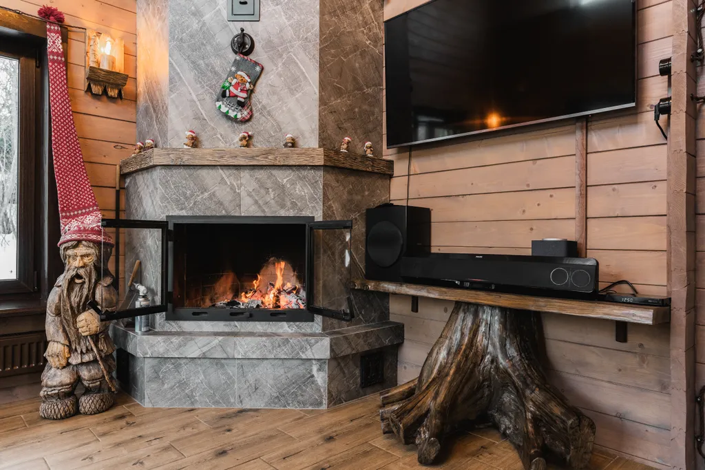 Дом Talotonttu на холме в окружении леса