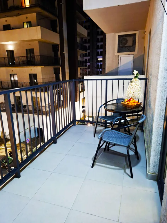 Двухкомнатная квартира в центре Тбилиси с балконом